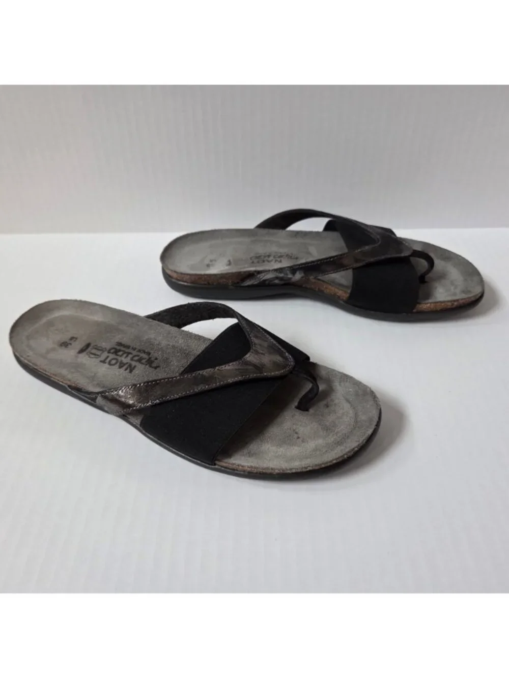Naot Sandals Womens 39 / 8 Metallic Black Leather Penelope Comfort Flip Flop